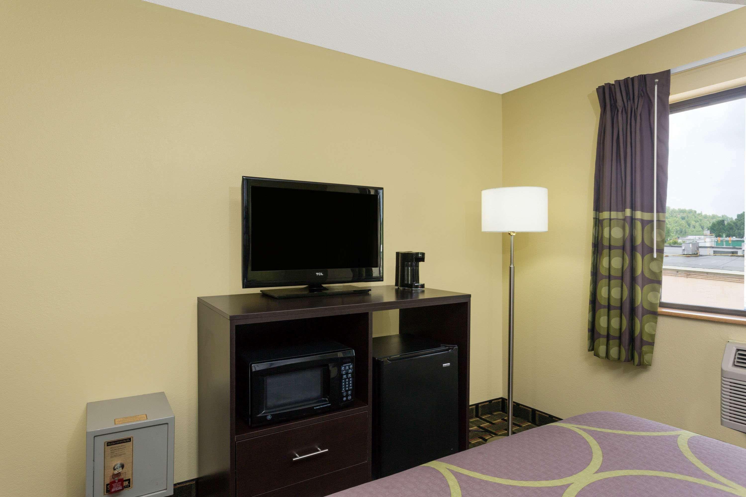 Super 8 By Wyndham Marietta Motel Ngoại thất bức ảnh